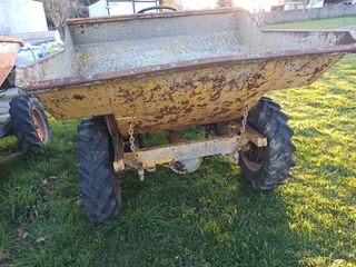 Dumper amarillo