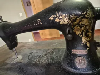 Máquina de coser Singer antigua