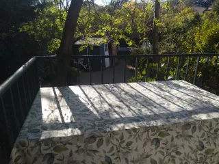 Mesa de madera blanca