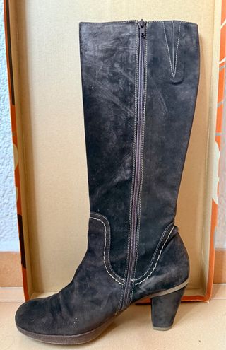 Botas de caña alta marrones