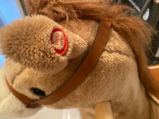 Caballito de peluche con sonido