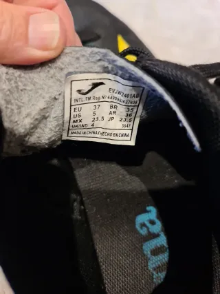 Zapatillas Fútbol Joma Negras y Doradas