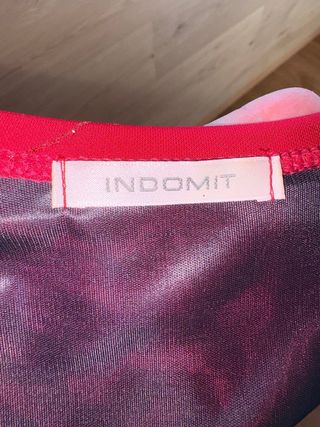 Vestido fiesta granate con detalles dorados