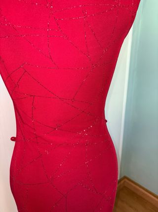 Vestido fiesta granate con detalles dorados