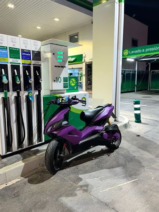 Aprilia SR Factory Morado/Negro