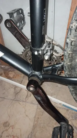 Bicicleta de Montaña Negra B-twin Rock River 500