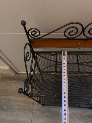Estantería de metal y madera,medidas en fotfotogra