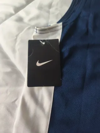 Camiseta deportiva Nike nueva