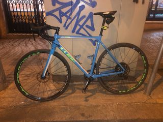 Bici Cube Ciclocross Gravel Azul