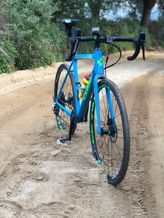Bici Cube Ciclocross Gravel Azul