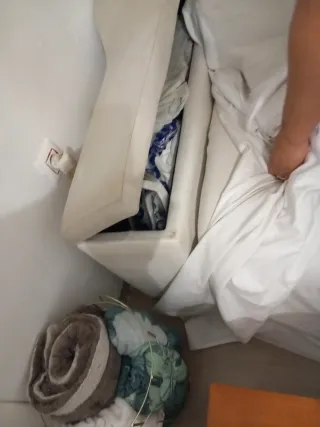 Sofá chenilla color beige ,