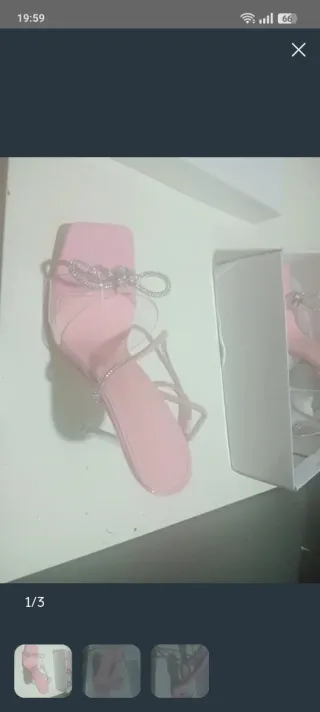 Sandalias de tacón rosa y plateadas