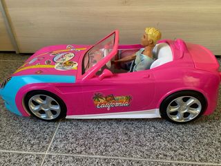 Coche rosa Barbie con muñeco Ken y Barbies