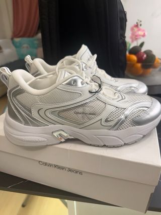 Zapatillas Calvin Klein Plata y Blanco Talla 40