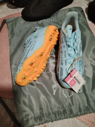 Botas de fútbol y espinilleras