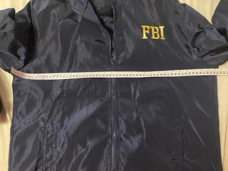 Chubasquero cortavientos FBI azul