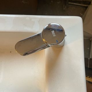 Mueble de baño Roca gris y blanco con grifo