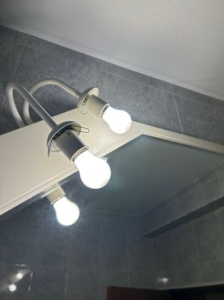 Espejo de baño beige con 2 luces