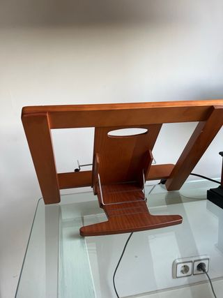 Atril de madera para libros