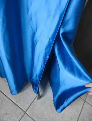 Abito elegante blu nuovo