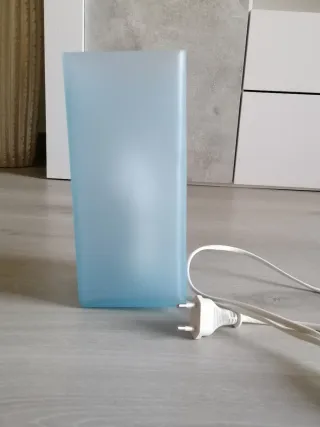 Lámpara de cristal azul y blanca