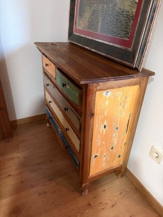 Cómoda vintage de madera multicolor
