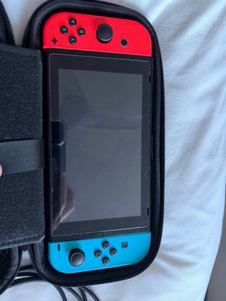 Nintendo Switch + Super Mario Odyssey