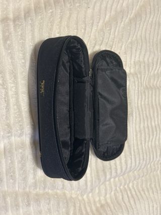 Estuche Eastpak negro con estampado