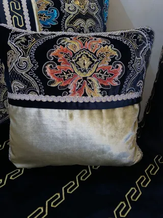 Fodere per cuscini da salotto nere e dorate