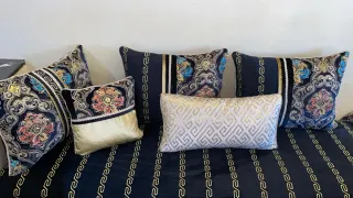 Fodere per cuscini da salotto nere e dorate