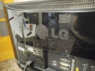 TV LG 22" (No Smart TV)
