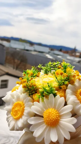 Ramo di candele profumate con fiori di margherita