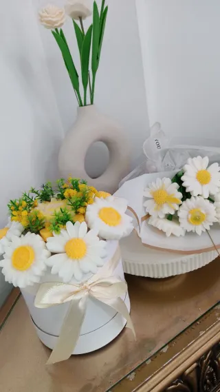 Ramo di candele profumate con fiori di margherita