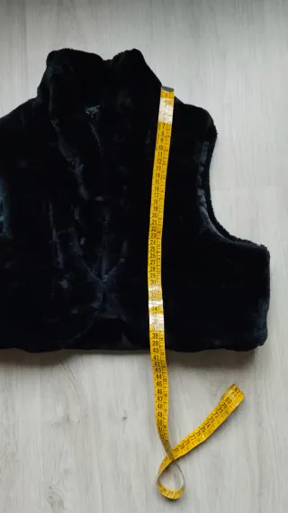 Chaleco de pelo sintético negro