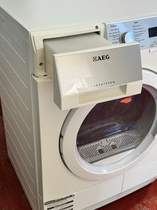 SECADORA DE BOMBA DE CALOR MARCA AEG DE 8 KILOS