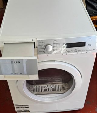 SECADORA DE BOMBA DE CALOR MARCA AEG DE 8 KILOS
