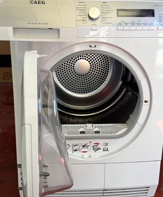 SECADORA DE BOMBA DE CALOR MARCA AEG DE 8 KILOS