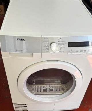 SECADORA DE BOMBA DE CALOR MARCA AEG DE 8 KILOS