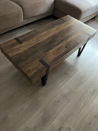 Mesa de centro madera nogal y patas metálicas