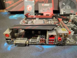 MSI MPG Z390 Placa-Mãe + CPU Intel i5-9600k