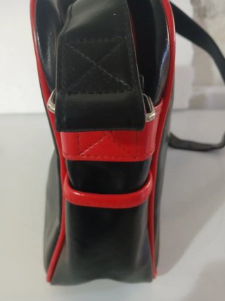 Borsa a tracolla Gola nera e rossa