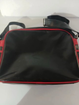 Borsa a tracolla Gola nera e rossa