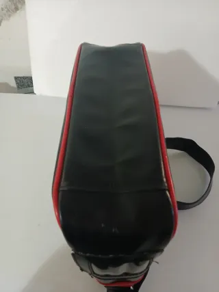 Borsa a tracolla Gola nera e rossa