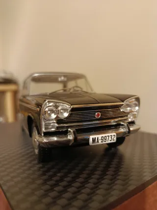 Coche SEAT 1500 escala 1:24 Salvat