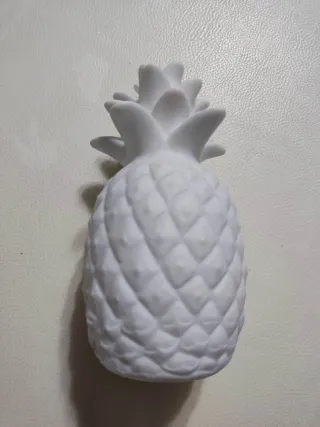 Lampada ananas in plastica dura che cambia colore