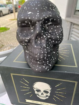 Caveira Decorativa com Charuto e Chapéu