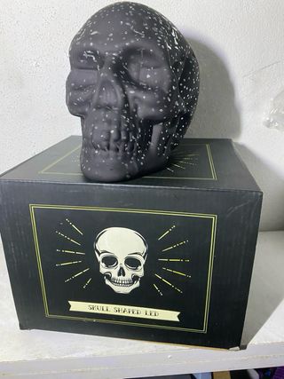 Caveira Decorativa com Charuto e Chapéu