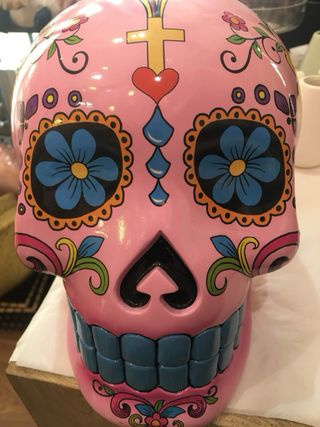 Caveira Decorativa com Charuto e Chapéu