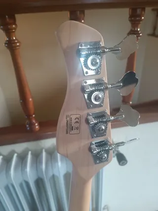 Bajo Marcus Miller V7 2ª Gen