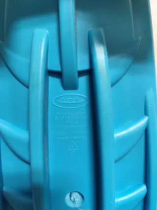 Monopatín infantil azul y amarillo de plástico